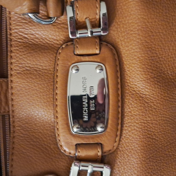 Michael Kors Brown Gold Tote with Luxurious Leather and Structured Design - Picture 3 of 11